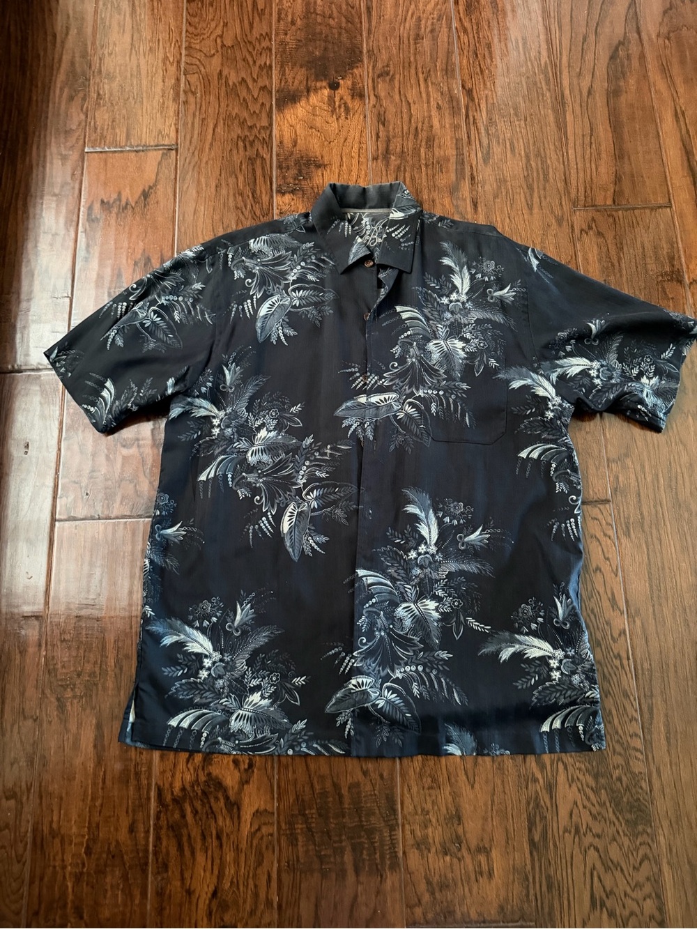 Tommy Bahama Black Floral Short-Sleeve Button-Down Shirt - Picture 2 of 3